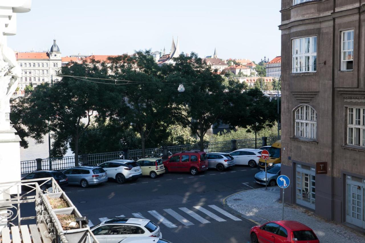 2B Pechackova Family Apartment With Balcony By The River Prag Exterior foto