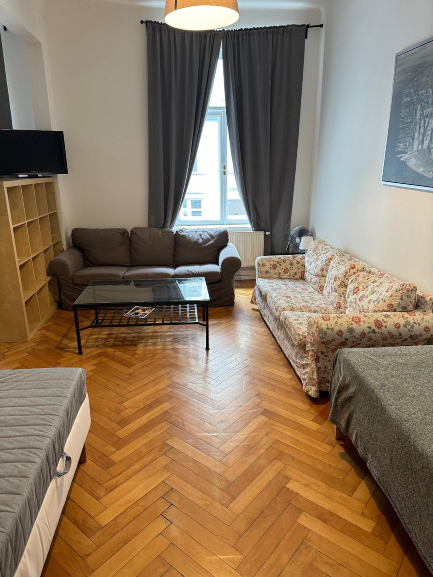 2B Pechackova Family Apartment With Balcony By The River Prag Exterior foto